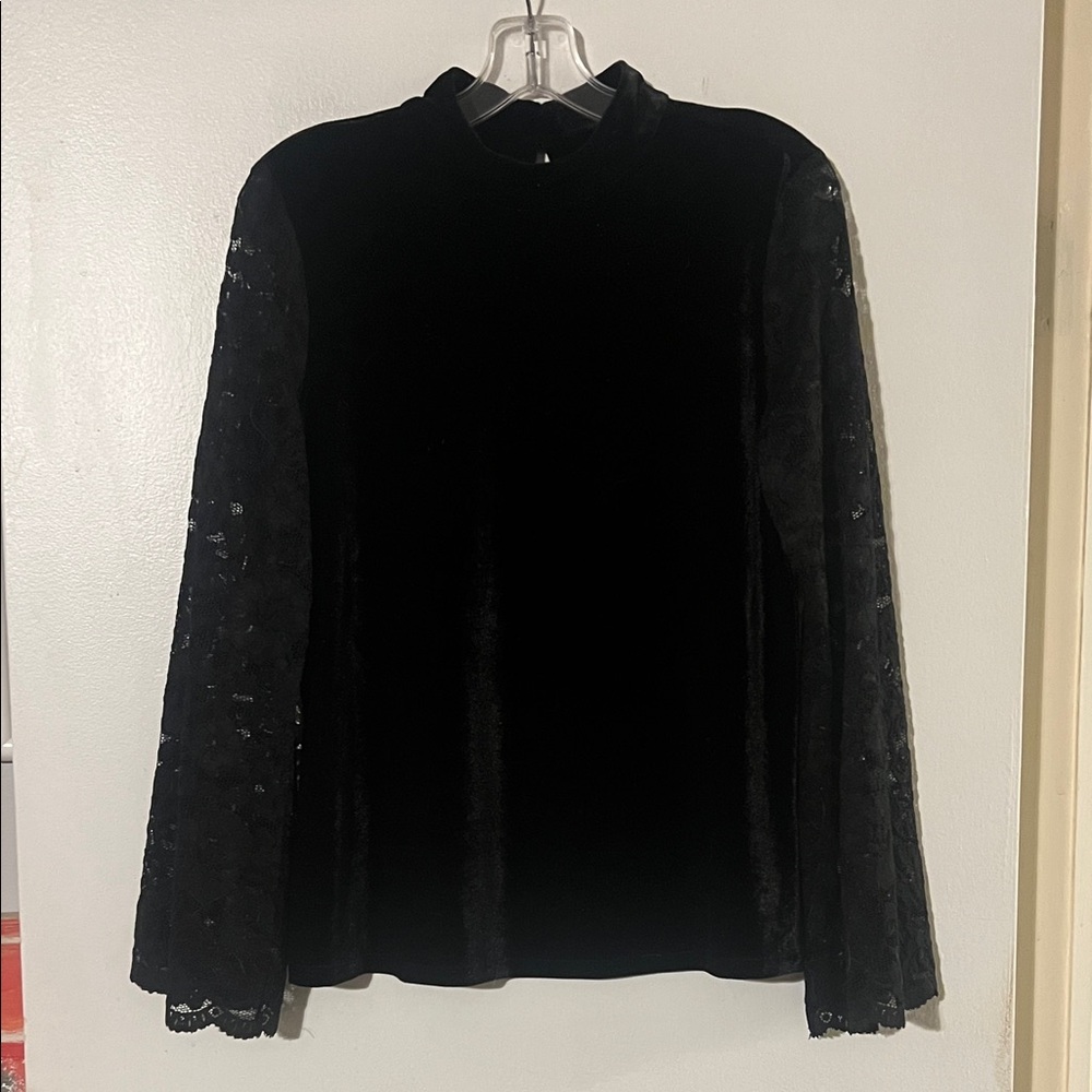 Vince Camuto black mock turtleneck Velour body lace long sleeves w/scallop wrist
